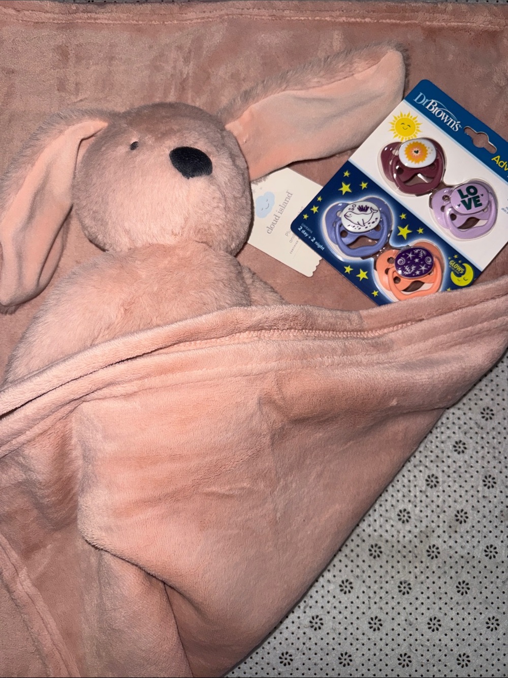 🛍NWT 🛍CUTE Little Girls BUNDLE OF 3 items ( bunny , blanket and Pacifiers ) 🛍